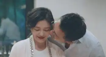  大s老公在电视上看老婆演吻戏是什么感受汪小菲表情亮了