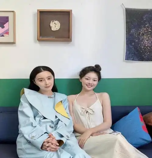  网红和范冰冰同框,皮肤光洁靓丽,表情却输惨了