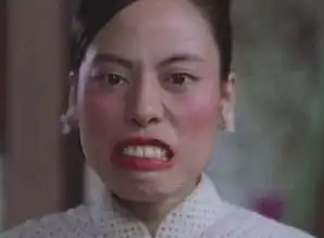  还记得功夫里的龅牙珍么看到她卸妆后的样子,撞脸王祖贤