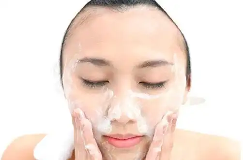 如何淡化痘印的表情包高