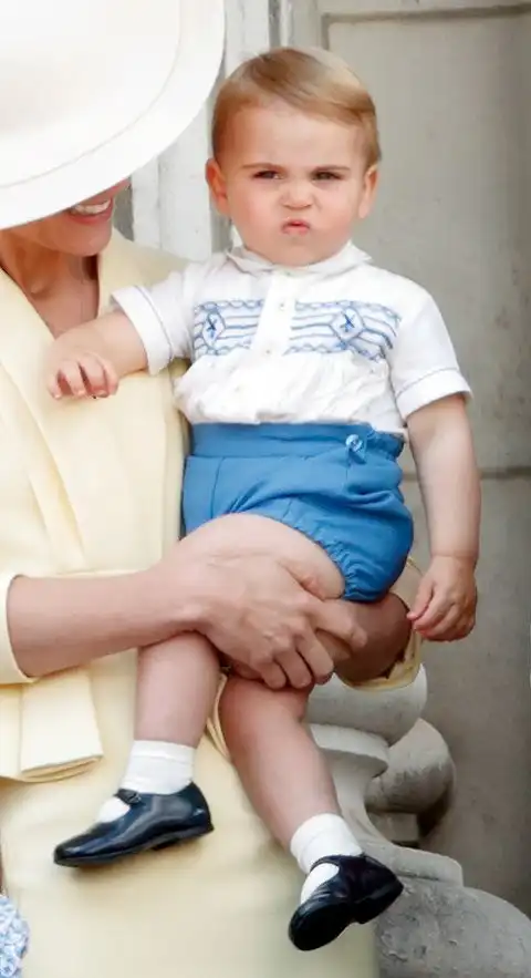 可爱度不输哥哥乔治王子英国皇室路易王子软萌表情包特搜融化你的心