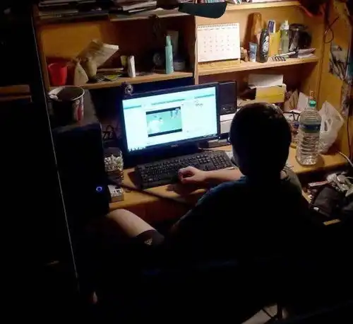  表情晚上几点睡觉算熬夜别超过这个点,多数学生党都犯了表情