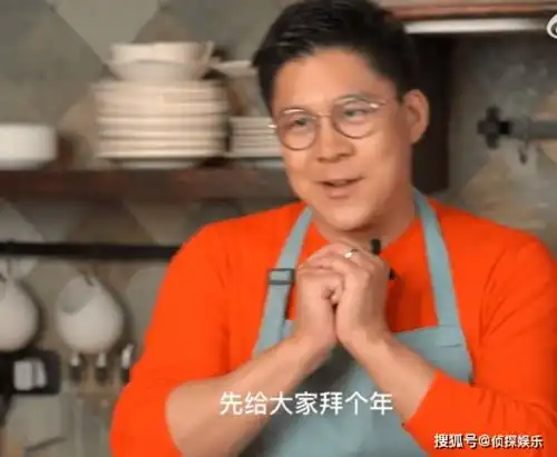  郭晶晶与老公包饺子迎新年,唤霍启刚小帮手,夫妻打情骂俏超恩爱