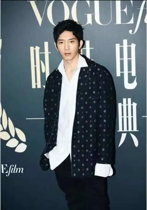  马思纯周冬雨等人晒鬼脸照刘昊然的表情惨不忍睹