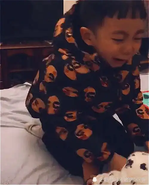 妹妹动漫图表情包笑着哭