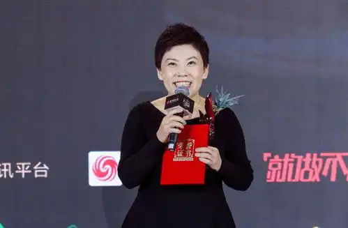  奥运冠军邓亚萍与当红男星同框,身高差亮了
