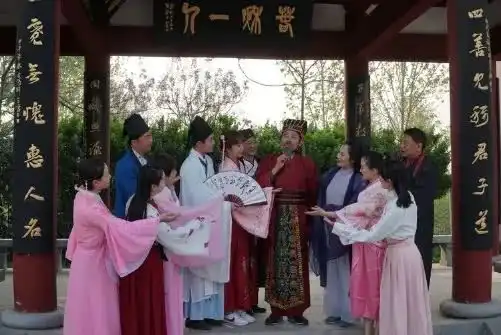  带你穿越时光,体验汉服风韵,触摸郑韩之美