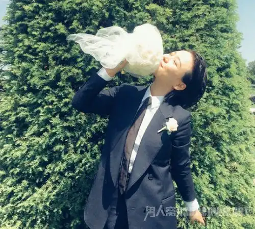  表情过于开心马思纯小马哥参加婚礼分分钟笑成表情包表情