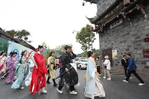  游古城看非遗赏民俗成都市民体验清明节传统文化盛宴