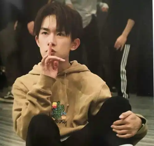 小白人表情包gif狗头
